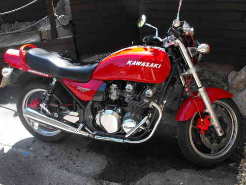 kawasaki zephur 750 fitted with kawasaki retro decals